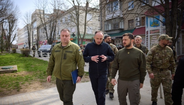 Zelensky visits Kherson region