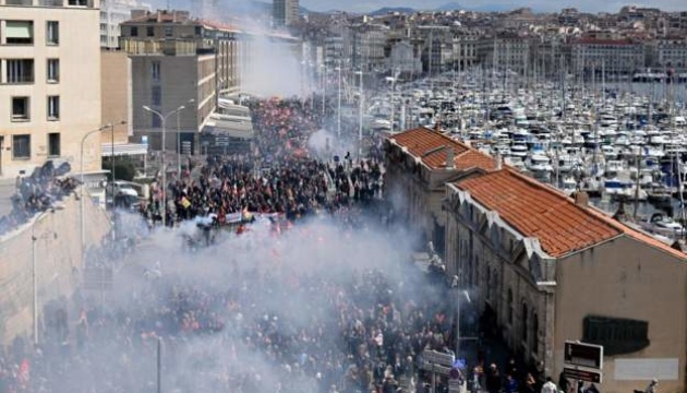 У Франції заарештували понад 450 учасників протестів проти пенсійної реформи