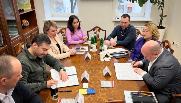 Лубінець підписав меморандум із Представництвом Данської Ради у справах біженців 