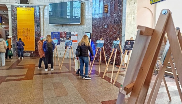 На одеському вокзалі відкрилася виставка до річниці створення Нацгвардії