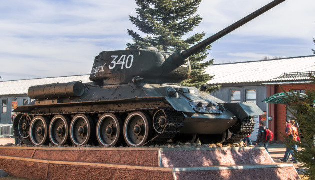 Reznikov o ruskom nápade odstrániť tanky T-34 z podstavcov: Abrams a Leopard sú už vystrašení