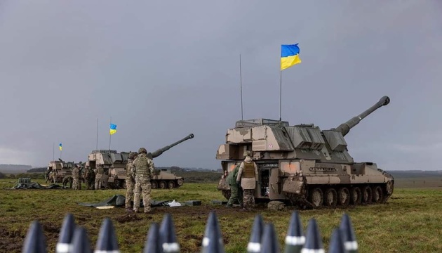 Großbritannien: Ukrainische Soldaten schließen Ausbildung an Panzerhaubitze AS90 ab