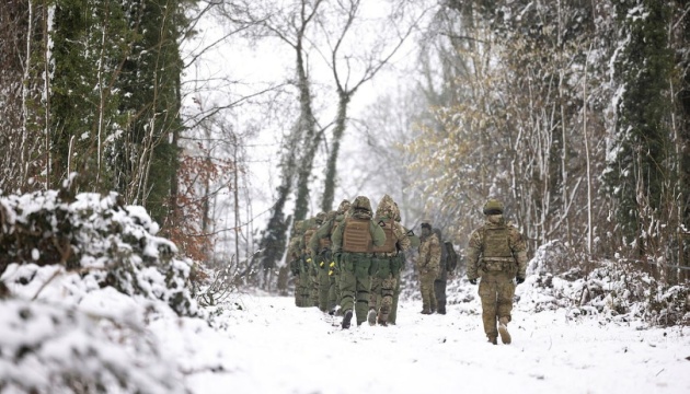 Українські новобранці у Британії пройшли курс військової підготовки 