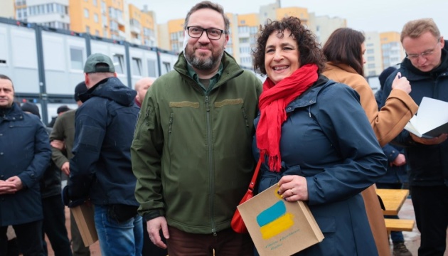 UK’s, Poland’s ambassadors visit displaced people in modular town in Lviv