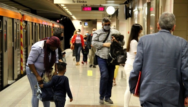 Греція скасовує обов’язковий масковий режим у громадському транспорті