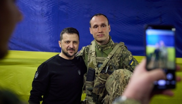 Zelensky visita las posiciones avanzadas en Zaporiyia 