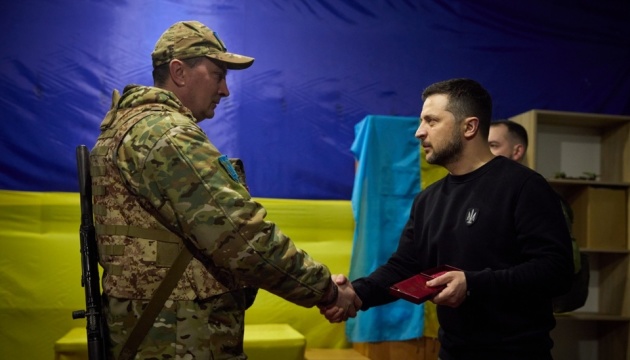 Volodymyr Zelensky a visité la ligne de front dans la région de Zaporijjia 