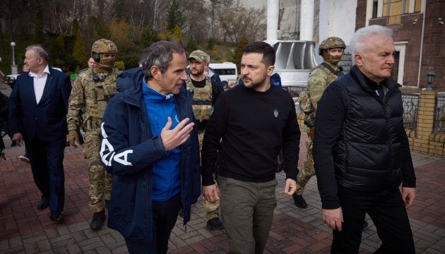 Zelensky, IAEA’s Grossi visit Dnipro HPP