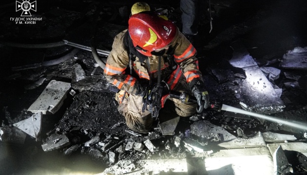 Ukraine : Un incendie dans un quartier de Kyiv après une attaque de drones russes 