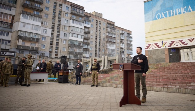 Zelensky otorga a Okhtyrka la distinción honorífica de Ciudad Héroe