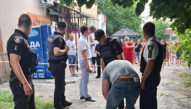 Кинув гранату на терасу кафе: зловмиснику з Кам’янця суд дав 12 років в’язниці