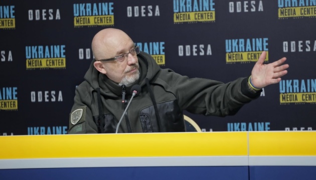 Reznikov: Ucrania lanzará una contraofensiva sin aviones de combate