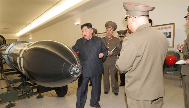 Кім Чен Ин оглянув боєголовки, які можуть доставити ядерну бомбу на територію США