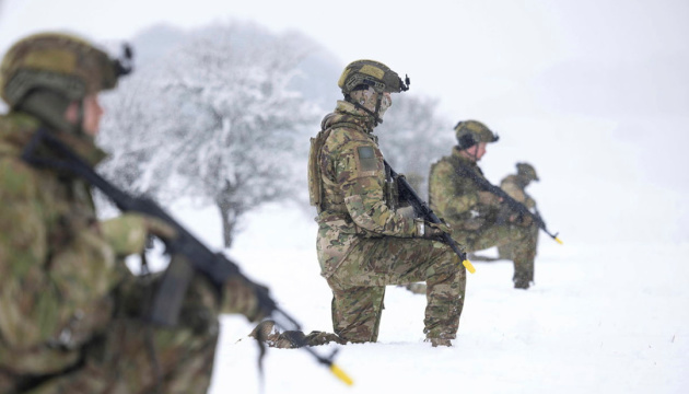 Не той гарт: у Британії українські військові помінялися місцями зі своїми інструкторами