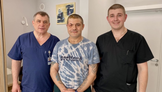 У Львові лікарі сформували новий череп бійцю, який потрапив під мінометний обстріл на Донеччині