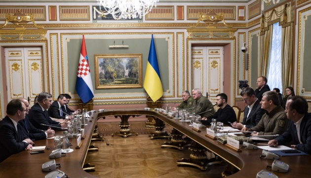 Selenskyj bespricht mit kroatischem Ministerpräsidenten Bedürfnisse der Armee und Wiederaufbau der Ukraine nach dem Krieg
