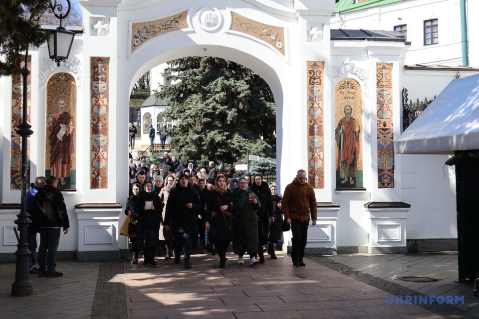 Supporters of UOC-MP at the Kyiv-Pechersk Lavra / Photo: Pavlo Bahmut, Ukrinform