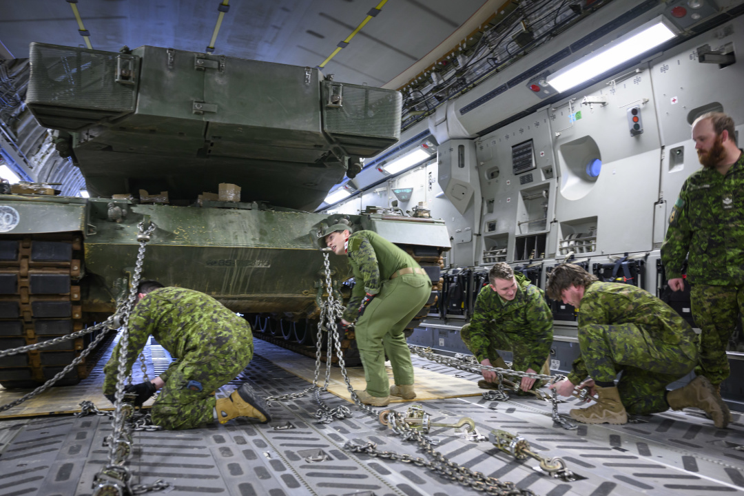 Canada shows Leopard 2 tank being transported to Europe