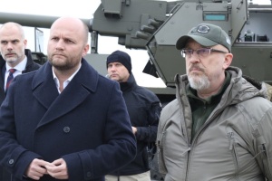 Resnikow trifft Verteidigungsminister der Slowakei
