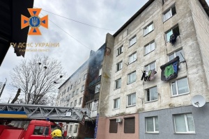На Київщині з п'ятиповерхівки через пожежу евакуювали 18 людей