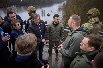 ゼレンシキー宇大統領、ハーベック独副首相と露軍に占領されていたウクライナ北部訪問