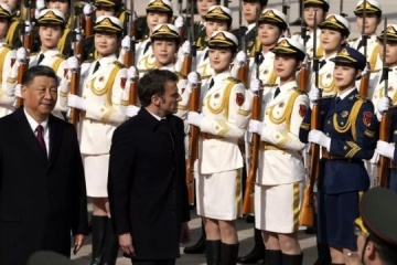 Macron insta a Xi a razonar con Rusia por la paz en Ucrania