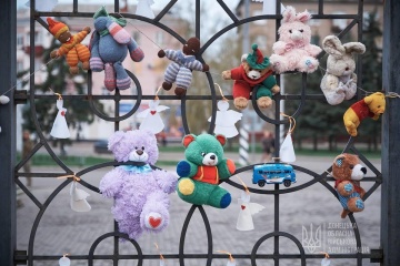 Víctimas del ataque con misiles rusos en la estación de tren conmemorados en Kramatorsk