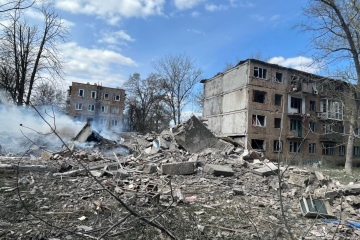 Ataque aéreo ruso destruye otro edificio de gran altura en Avdíivka