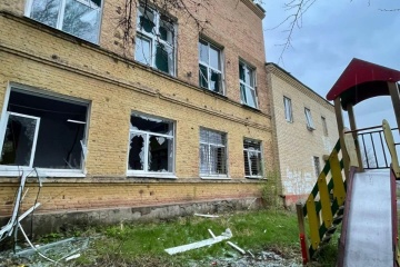 Feind greift Slowjansk mit S-300-Raketen an, Schule beschädigt