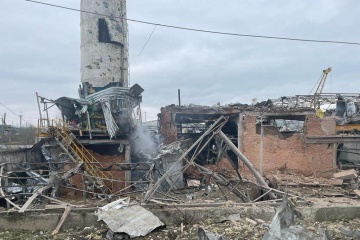 Invasores lanzan un ataque aéreo contra Oríjiv, dejando dañadas casas y una escuela