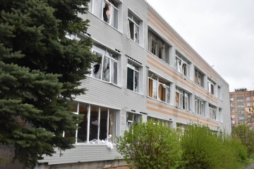 Invasores rusos vuelven a bombardear Kramatorsk, edificios de gran altura resultan dañados
