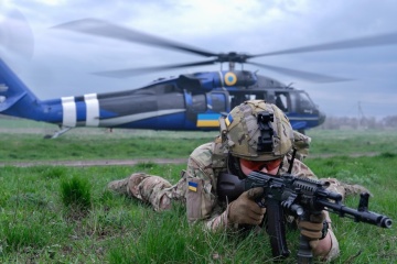 Soldados de operaciones especiales ucranianos ya utilizan helicópteros Black Hawk de fabricación estadounidense en combate