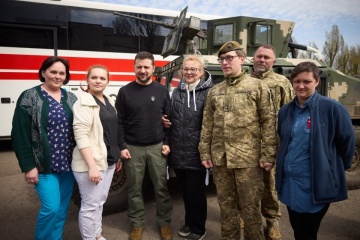 Zelensky visita las posiciones avanzadas en Avdíivka