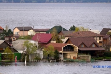 Over 1,600 households flooded across Ukraine, water level rise reduces in northern areas