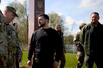 Selenskyj besucht Grenze der Ukraine zu Weißrussland und Polen