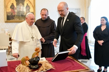 El primer ministro Shmygal pide ayuda al Papa para traer de regreso a los niños deportados por Rusia