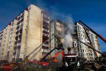 Rosja ostrzelała Ukrainę rakietami - budynki mieszkalne zostały zniszczone w trzech miastach, są zabici i ranni