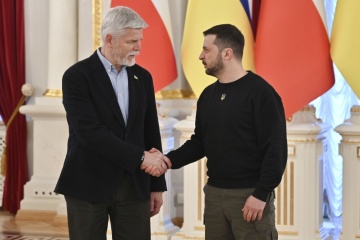 Prezydent Czech do Zełenskiego - będę nalegał na rozpoczęcie negocjacji w sprawie przystąpienia Ukrainy do UE jeszcze w tym roku

