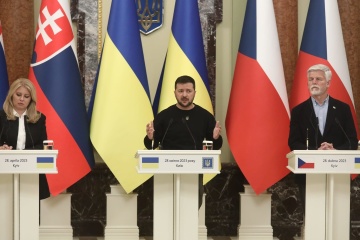 ゼレンシキー宇大統領、中欧２国の大統領と会談　「ウクライナへの防衛支援にタブーはあってはならない」