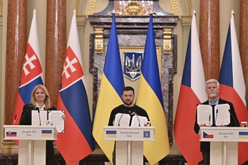 Presidentes de Ucrania, la República Checa y Eslovaquia firman una declaración conjunta