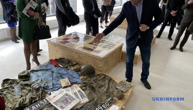 Біля ООН у Нью-Йорку відкрилася виставка, що демонструє звірства рф в Україні