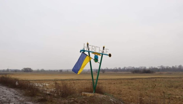 На Луганщині загарбники не припиняють обстрілювати Невське, поранена жінка