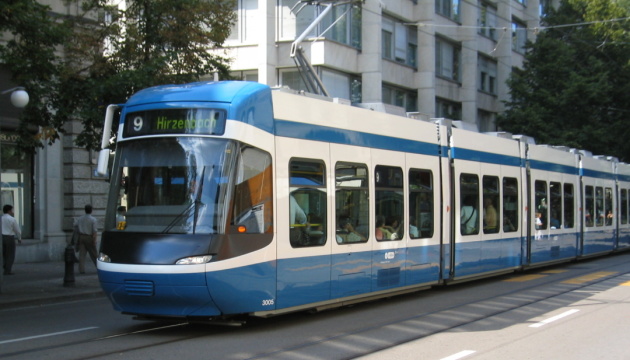 У Вінницю доправили перший швейцарський трамвай Tram 2000