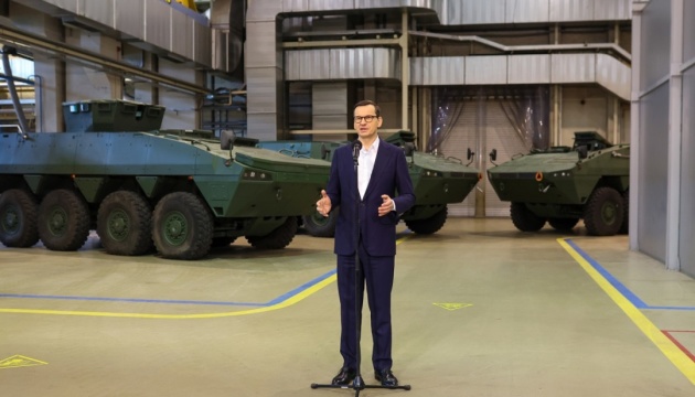 Ukraine orders 100 Rosomak armored personnel carriers from Poland