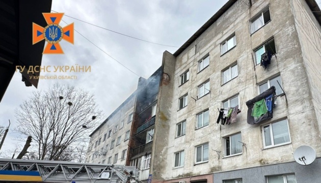 На Київщині з п'ятиповерхівки через пожежу евакуювали 18 людей