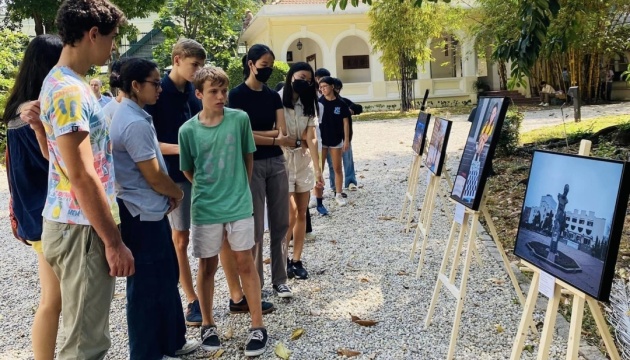 У В’єтнамі відбулися виставка та показ фільму про війну в Україні