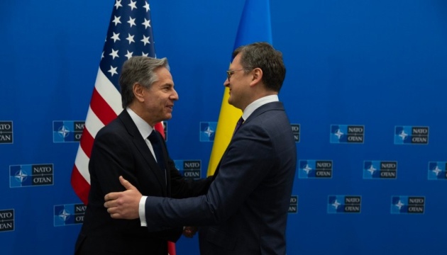 Новий пакет військової допомоги США прямує в Україну: Кулеба зустрівся із Блінкеном