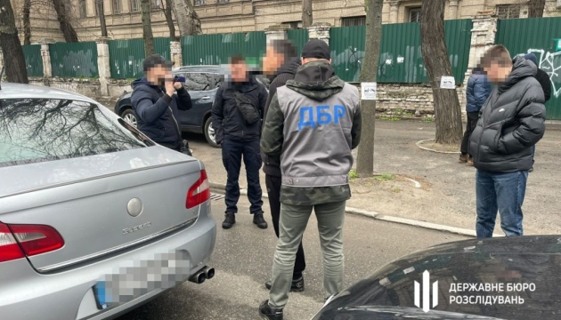 На Дніпропетровщині затримали посадовця Укртрансбезпеки, який вимагав хабарі від перевізників