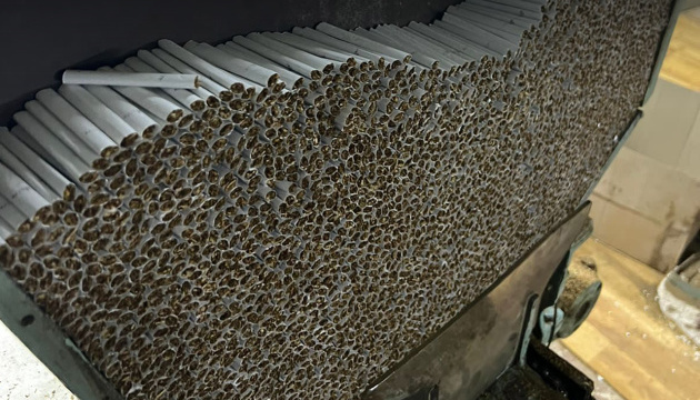 БЕБ зупинило незаконне виробництво цигарок на Одещині