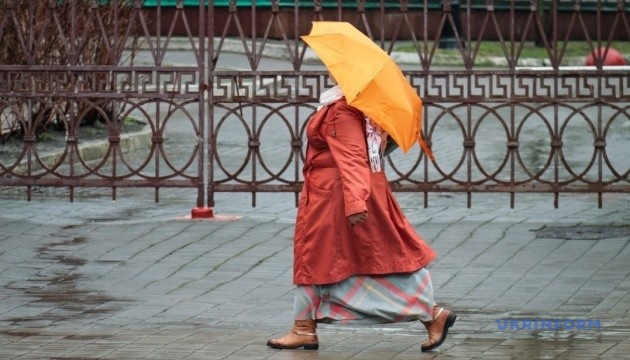 В Україні прогнозують дощ, подекуди із грозою, до 15° тепла